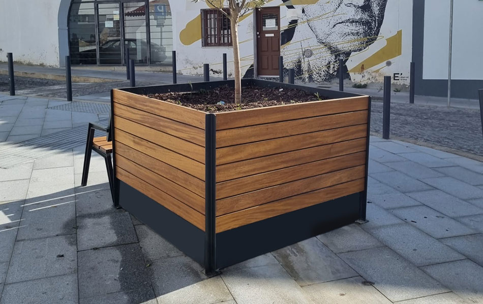 Jardinière en fer et bois