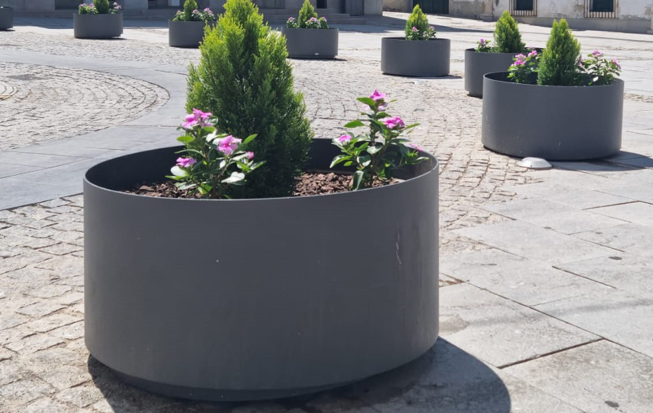 Jardinière en fer