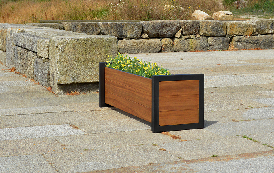Jardinière en fer et bois